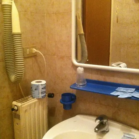 Pithaecusa Готель 3*