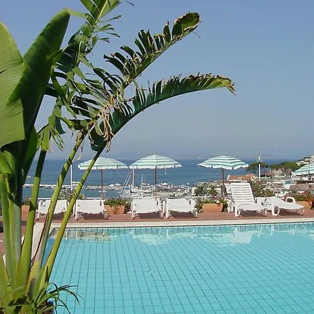 Hotel Pithaecusa 3*
