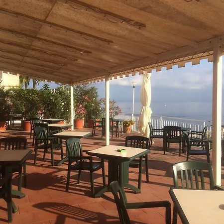 Pithaecusa Hotel