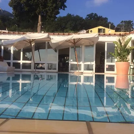 Hotel Pithaecusa