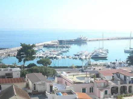 Hotel Pithaecusa 3*